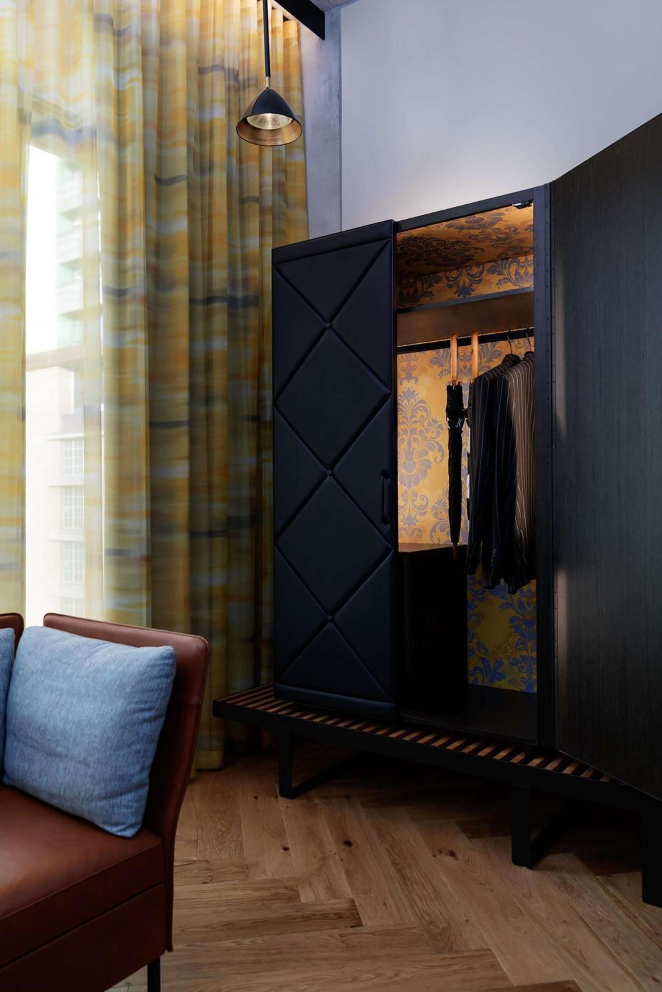 מלון Qt מלבורן מראה חיצוני תמונה A wardrobe