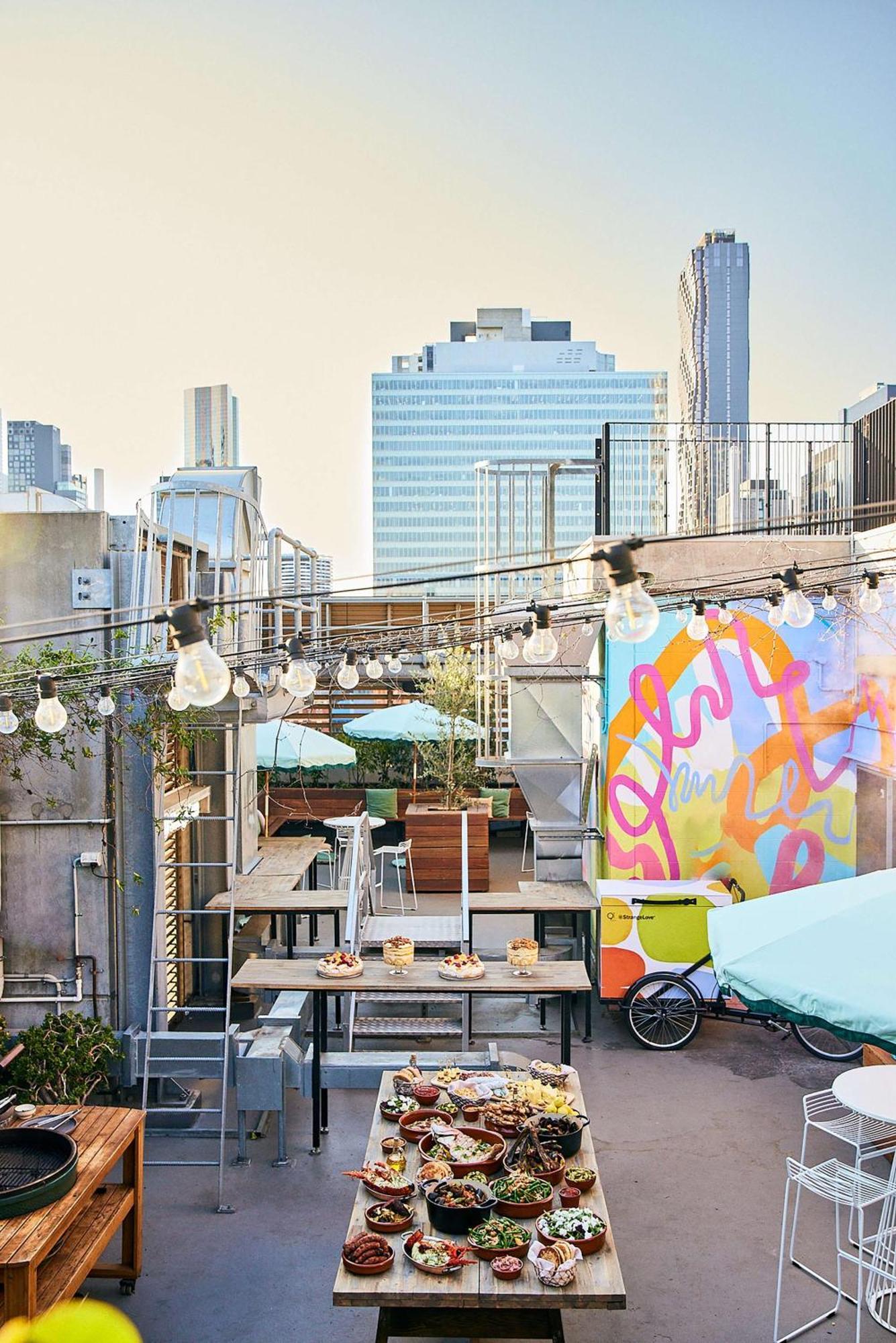 מלון Qt מלבורן מראה חיצוני תמונה The rooftop bar at the Standard East Village