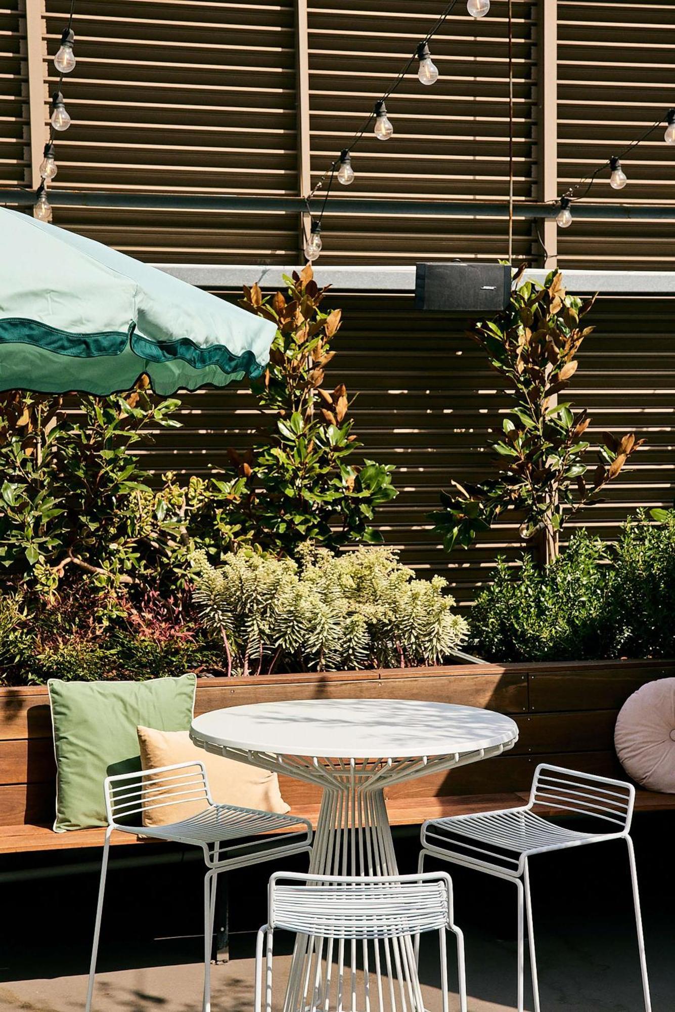 מלון Qt מלבורן מראה חיצוני תמונה A balcony garden